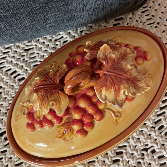 Fitz & Floyd Del Vino Casserole Dish w/Lid - Picture 2 of 12